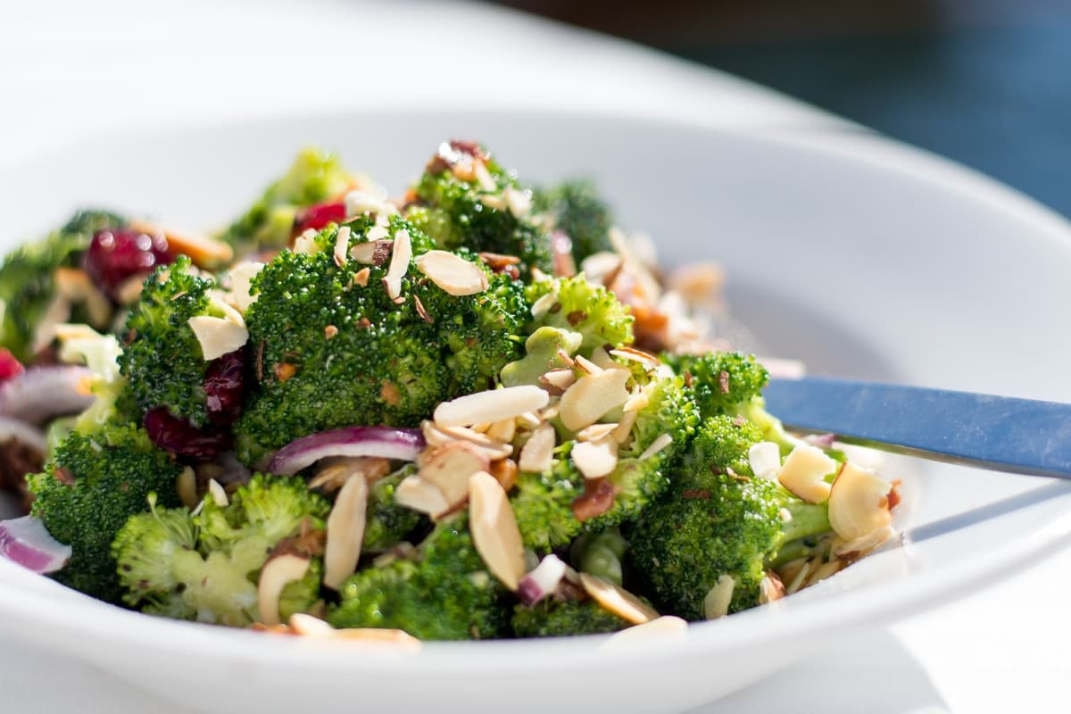 Salată de brocoli