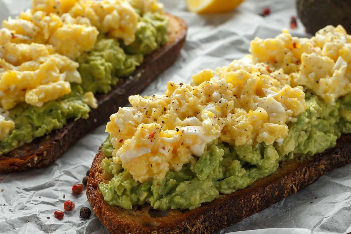 Pastă de ou și avocado
