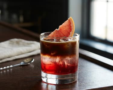 Cocktail cu Campari și Espresso | Energizant & Rafinat