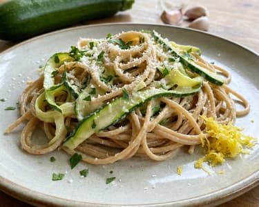 Spaghete cu dovlecei și sos cremos