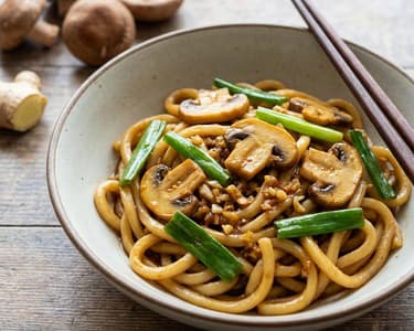 Tăiței Udon cu pui teriyaki și legume crocante | Cină rapidă