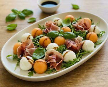Salată cu pepene galben și prosciutto | Prânz de vară