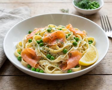 Tagliatelle cu somon afumat și mazăre | Cină rapidă