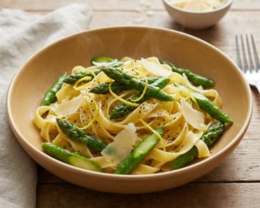 Tagliatelle cu sparanghel verde și lămâie | Gust autentic