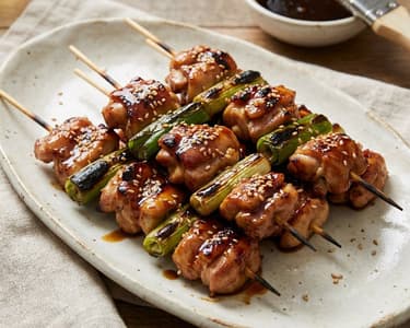 Frigărui japoneze Yakitori de pui | Street food suculent