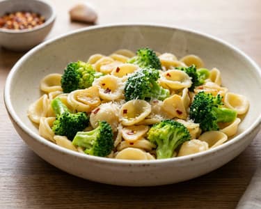 Orecchiette cu broccoli și usturoi | Clasic italian rapid