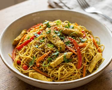 Tăiței Singapore cu pui la wok | Cină rapidă și aromată