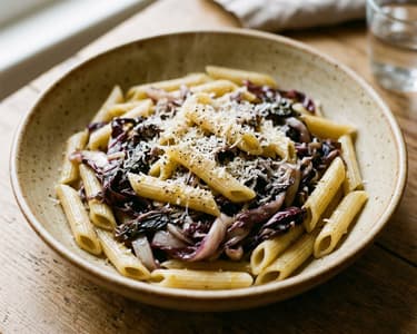 Penne cu radicchio roșu și parmezan | Clasic italian rapid