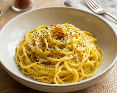 Spaghetti with Cauliflower and Saffron Cream | Quick Italian Classic