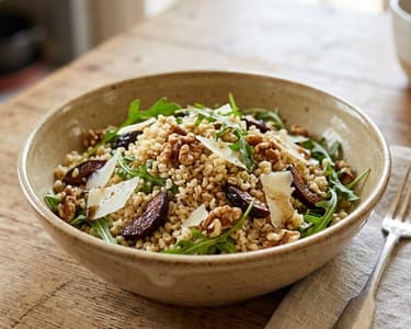 Salată toscană de bulgur cu prune uscate și pecorino