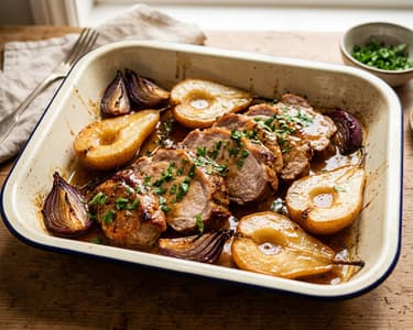 Friptură de porc cu pere | Fragedă și aromată la tavă