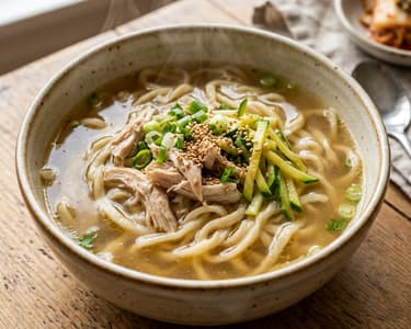 Dak-kalguksu | Supă coreeană de pui cu tăiței street food