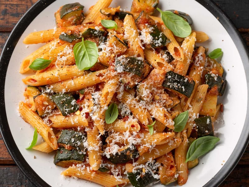 Penne cu carne de porc și legume