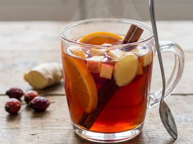 Punch de fructe cu măceșe și scorțișoară