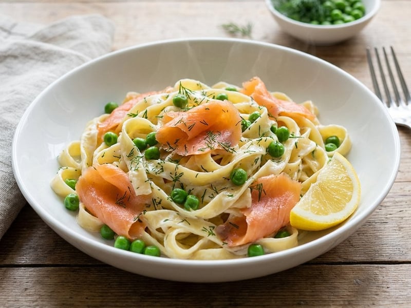 Tagliatelle cu somon afumat și mazăre | Cină rapidă