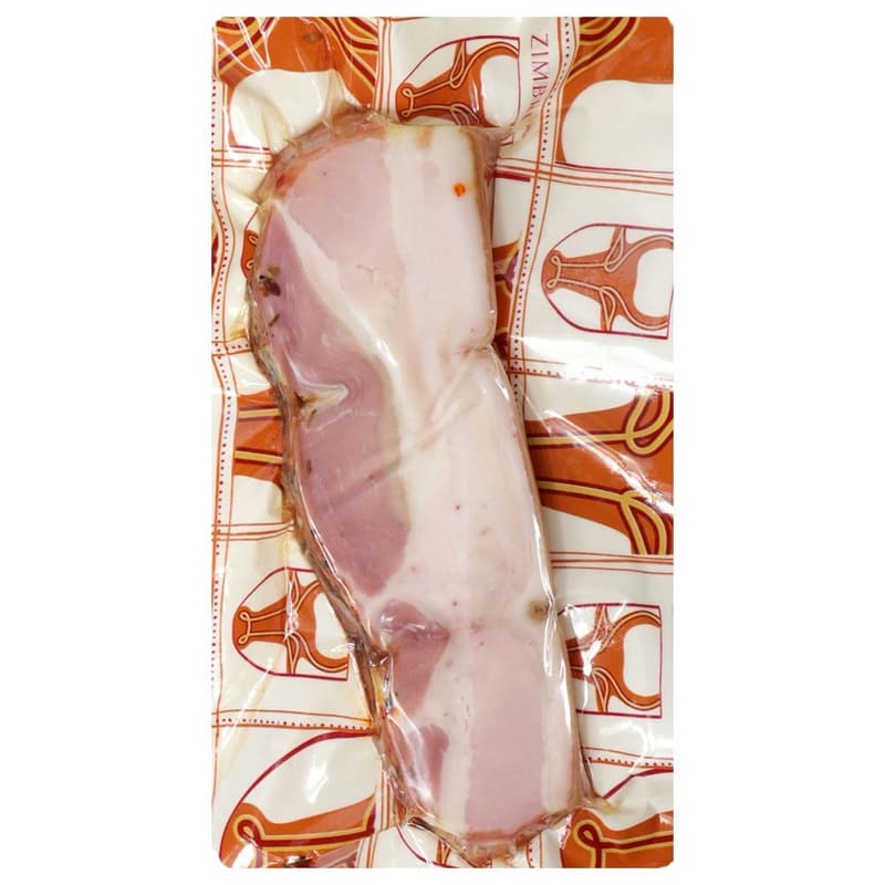 Zimbria Piept de porc haiducesc copt deasupra jarului