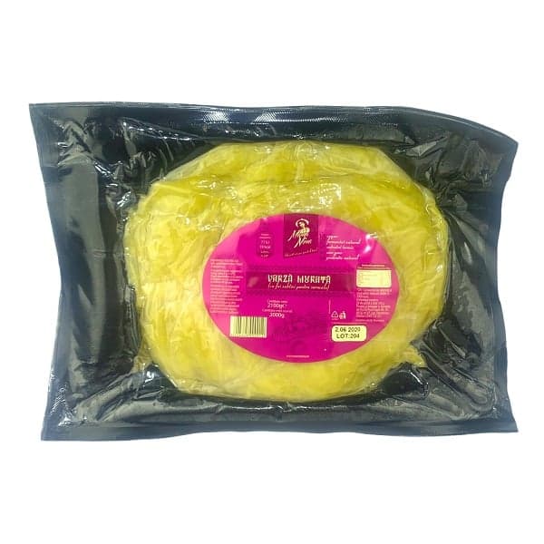 Thinly sliced pickled cabbage for sarmale
