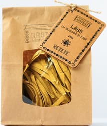 Rastaute Maramuresene Lasti with Basil and Tomatoes