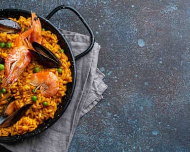 Paella cu fructe de mare (reţetă spaniolă)