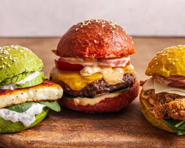 Trio de mini burgeri - vită, pulled pork și halloumi