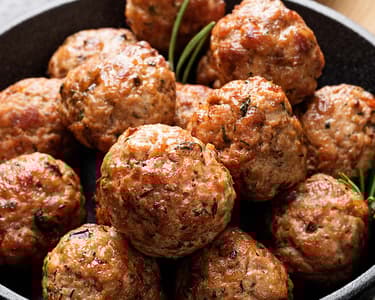 Chifteluțe cu sos (dip) de coriandru