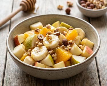 Salată de fructe cu miere și nuci