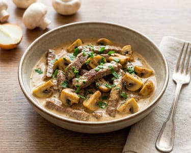 Vită Stroganoff cu ciuperci și smântână