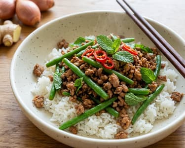 Đỗ xào thịt - Carne tocată cu păstăi de fasole verde