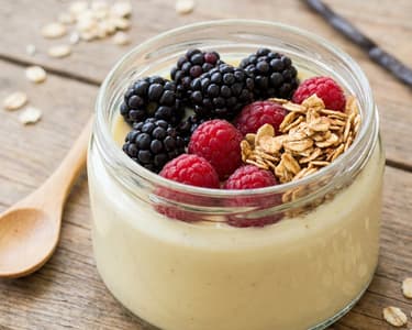 Vanilla Pudding with Berries and Crunchy Oats