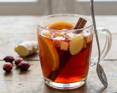 Punch de fructe cu măceșe și scorțișoară