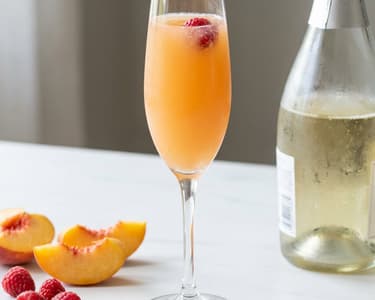 Bellini | Cocktail Italian cu Piersici și Prosecco