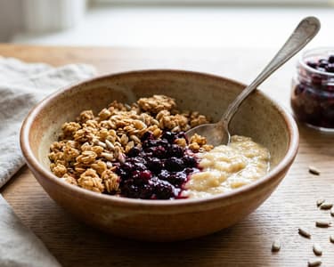 Granola with sunflower seeds and stewed berries
