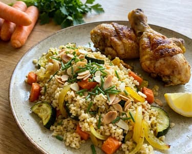 Pui copt cu salată de bulgur și legume