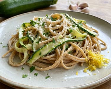 Spaghetti with Zucchini and Creamy Sauce