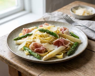Tagliatelle with Asparagus and Parma Ham