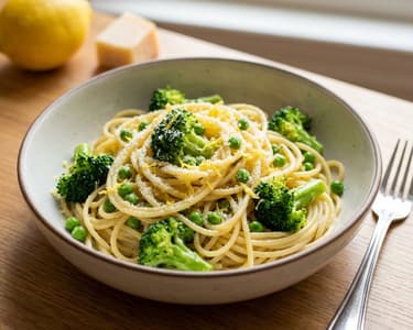 Spaghete cu mazăre și broccoli