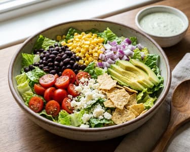 Salată Taco cu chipsuri de tortilla de casă