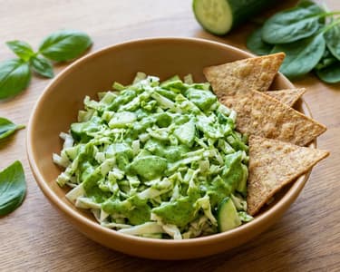 Salată Green Goddess cu chipsuri de tortilla