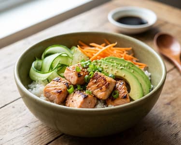 Bol japonez cu orez și somon