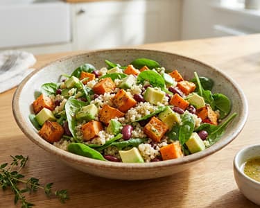 Salată cu cartofi dulci și quinoa