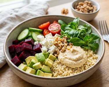 Salată cu avocado și sfeclă roșie | Nutritivă și colorată