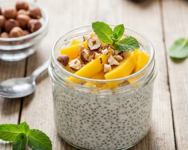 Iaurt cu semințe de chia și mango