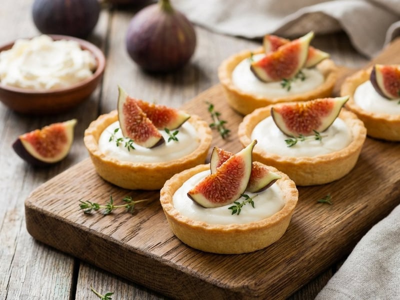 Mini tarte cu cremă de cimbru și smochine