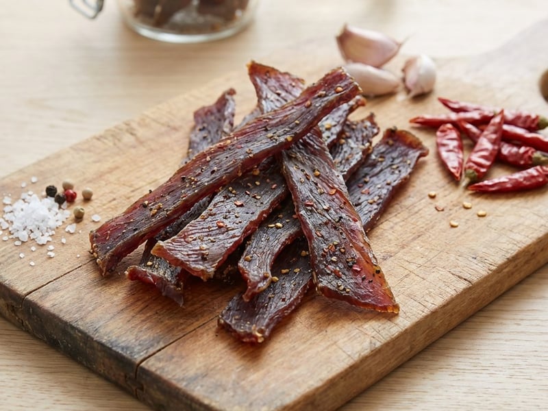 Carne de vită uscată (Jerky) | Gustare proteică de casă