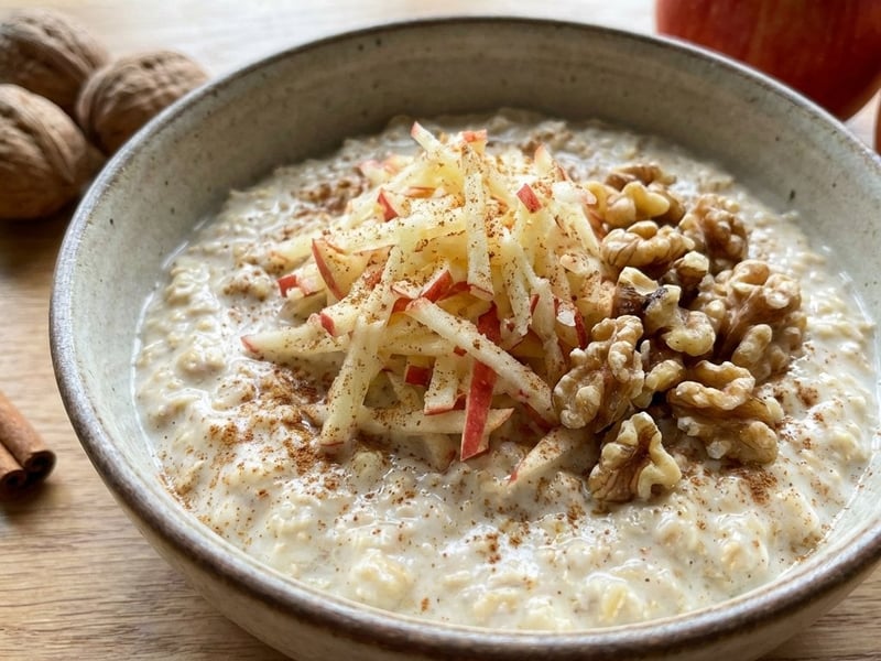 Overnight oats with apple and walnuts
