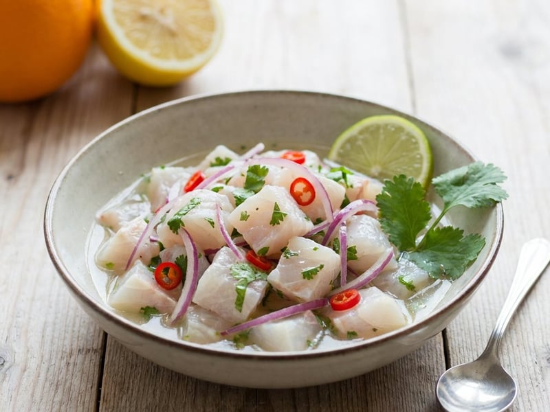 Ceviche de pește alb cu avocado și lime
