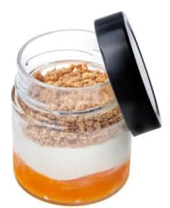 Zoomserie Frozen mango coconut cake in jar