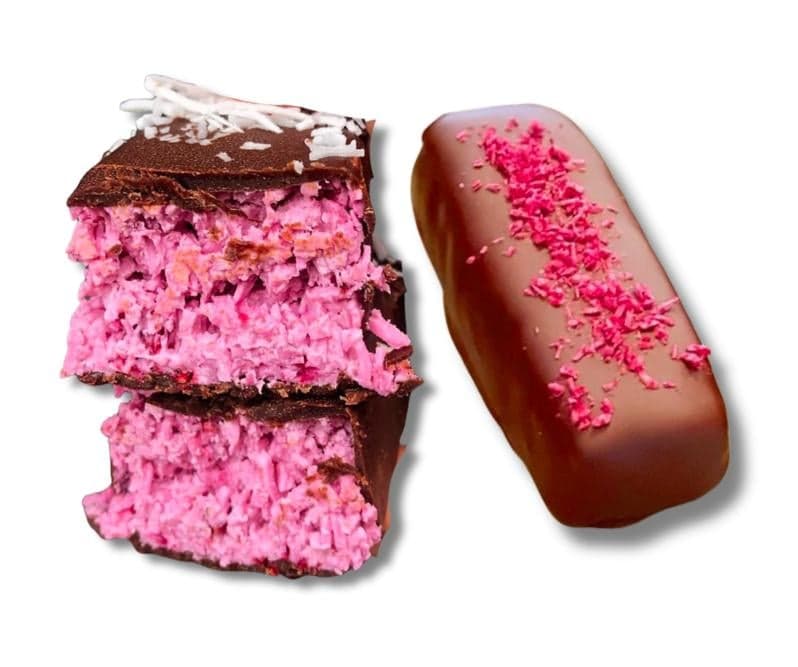 Rawmantic Baton vegan cu cocos si zmeura fara zahar si gluten adaugat