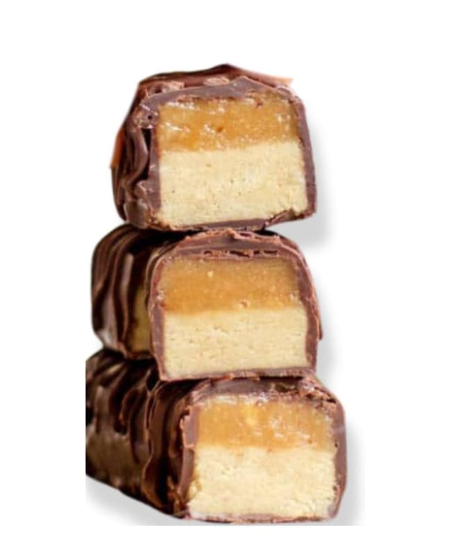 Rawmantic Baton vegan proteic cu caramel sarat si invelis de ciocolata neagra