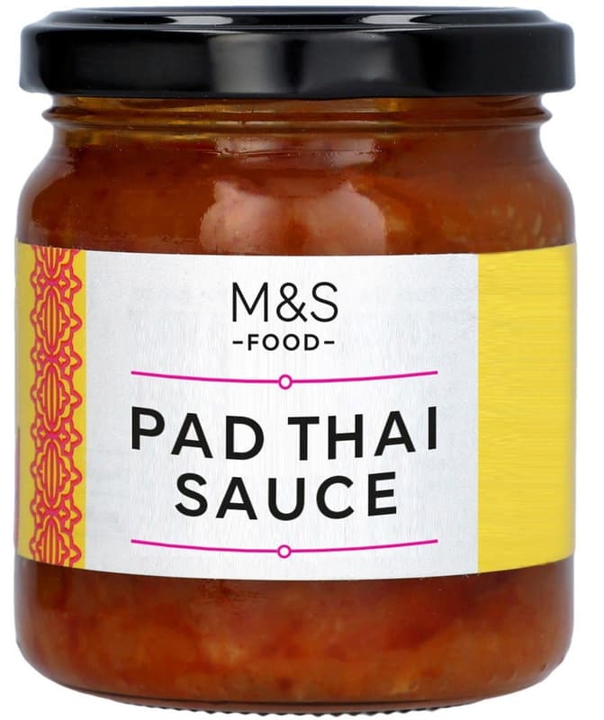 Marks & Spencer Sos Pad Thai cu usturoi, tamarind, suc de lime si sos de peste